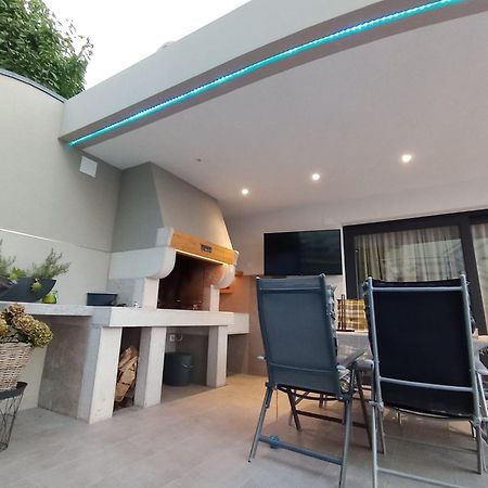 Villa Elke Maria With Overflow Pool And Hydromassage Novigrad Istria Exterior foto