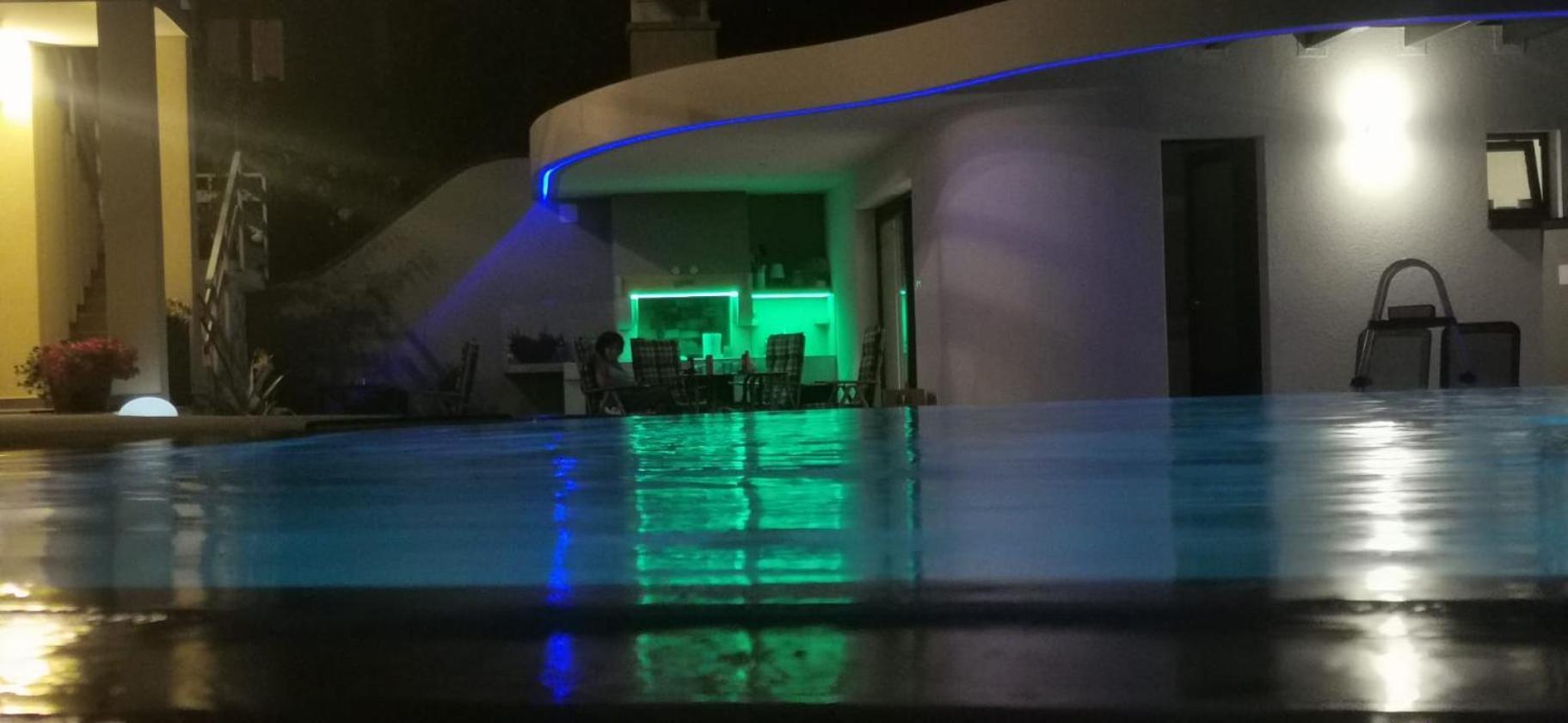 Villa Elke Maria With Overflow Pool And Hydromassage Novigrad Istria Exterior foto